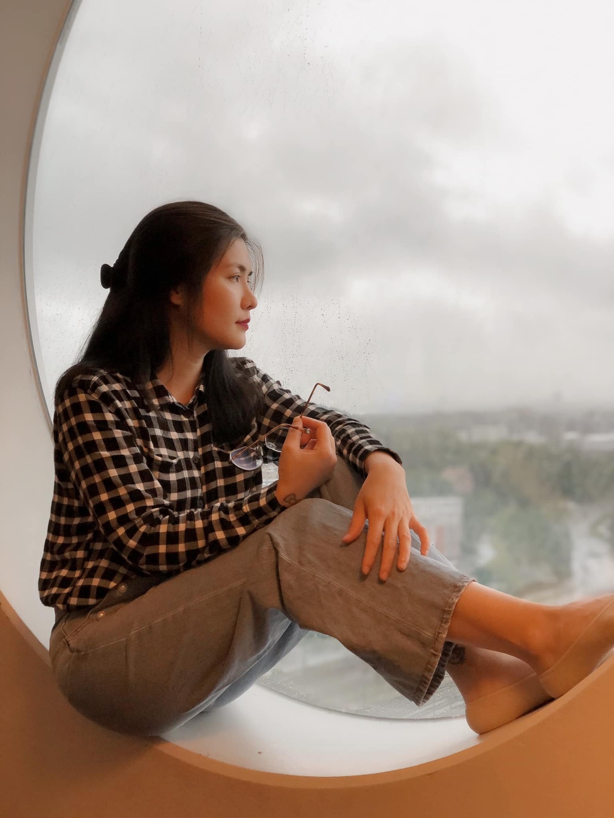 "Tôi cảm thấy biết ơn cuộc đời vì đã cho tôi những bài học. Khó khăn nhưng tất cả điều đó thúc đẩy tôi đến với hiện tại. Tôi luôn cố gắng học hỏi, tu sửa mỗi ngày", Bích Huyền trải lòng./.