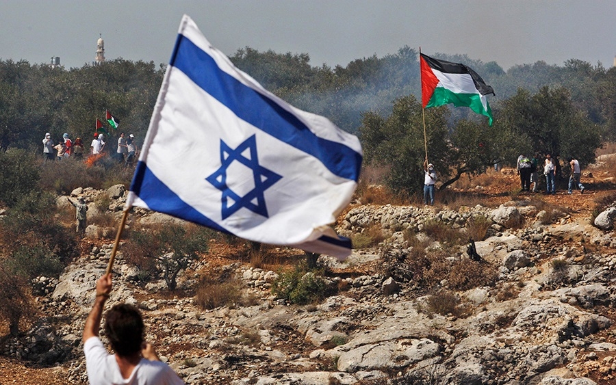 Cờ Israel và cờ Palestine. Ảnh: Washington Institute.