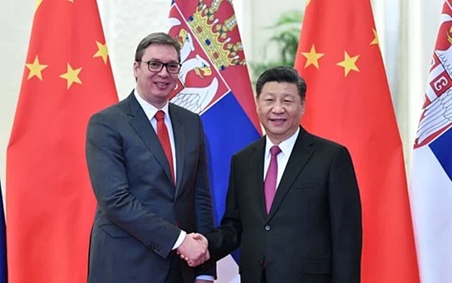 Tổng thống Serbia Aleksandar Vucic (trái) và Chủ tịch Trung Quốc Tập Cận Bình. Ảnh: Tân Hoa xã.