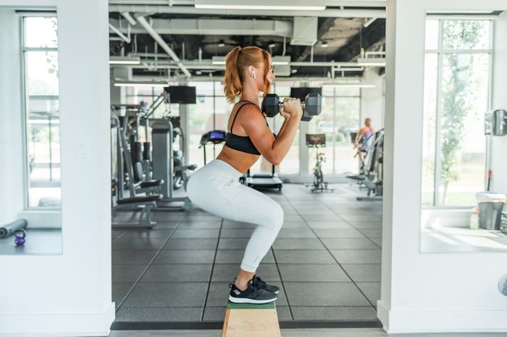 Thẻ tập gym theo năm: Hầu hết trong chúng ta đều háo hức mua thẻ tập thể dục hàng năm và đầy quyết tâm theo đuổi nó. Tuy nhiên, sự hào hứng này không chắc kéo dài bao lâu. Một nghiên cứu cho thấy có đến hơn 50% mua thẻ tập gym rồi để đấy. Để tránh lãng phí, bạn hãy tập trung vào một môn thể thao yêu thích và kiên trì.