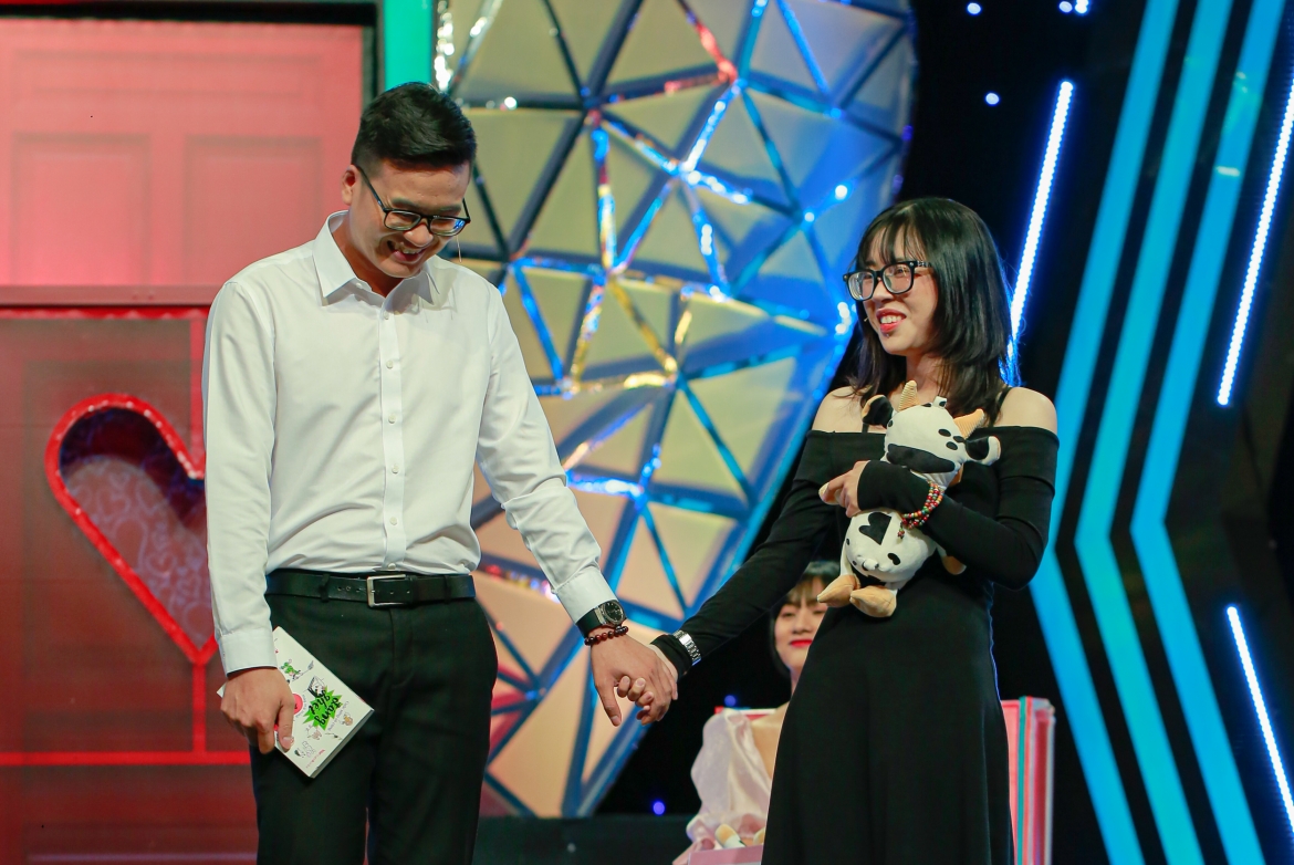 Thành Nguyên tỏ ra lúng túng trước Quỳnh Trang.
