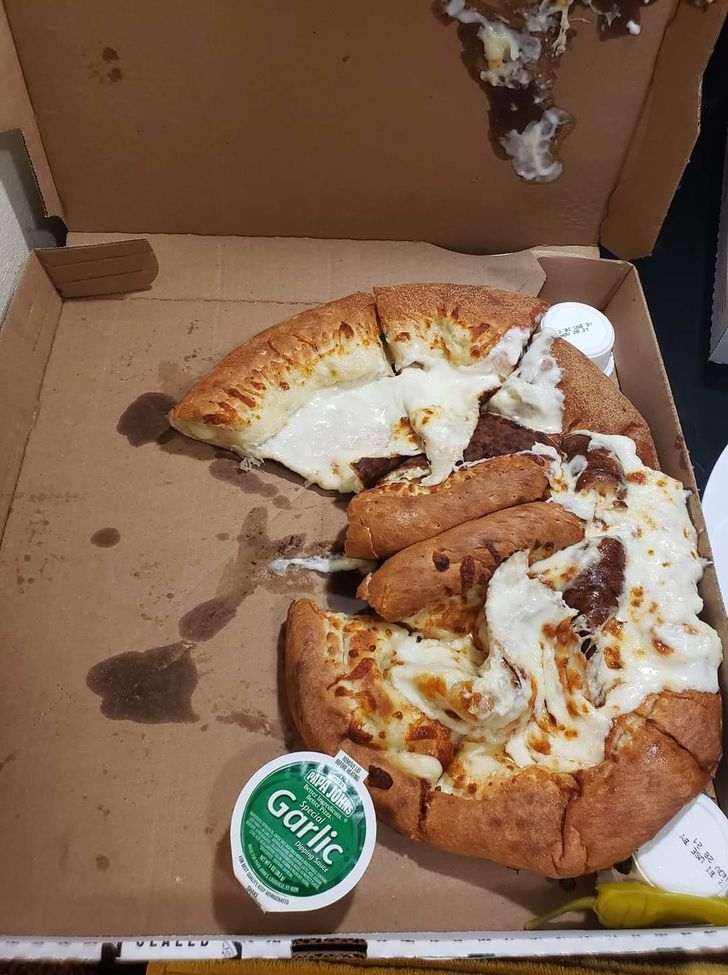 Pizza mang tính chất chơi khăm khách hàng?
