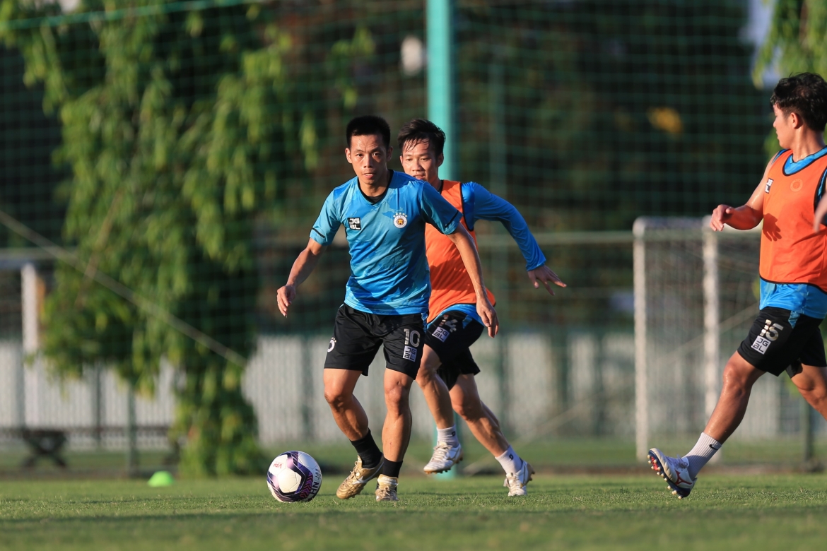 Ngay sau khi UBND TP Hà Nội cho phép các hoạt động thể thao ngoài trời được diễn ra, Hà Nội FC đã tiến hành buổi tập đầu tiên sau thời gian dài phải nghỉ vì dịch Covid-19. 