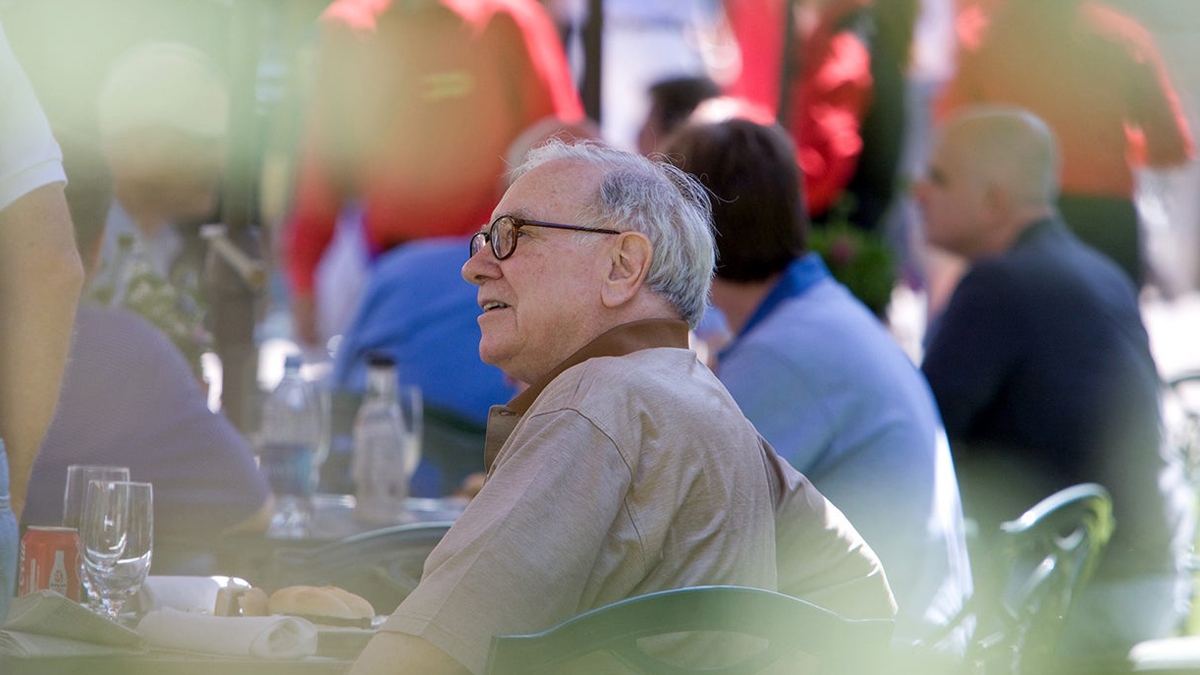 Khi nói chuyện với bố vợ về những kế hoạch trong tương lai lúc mới cầu hôn vợ, ông Warren Buffett bị "chê", thậm chí, bố vợ còn quả quyết rằng Warren Buffett sẽ thất bại.