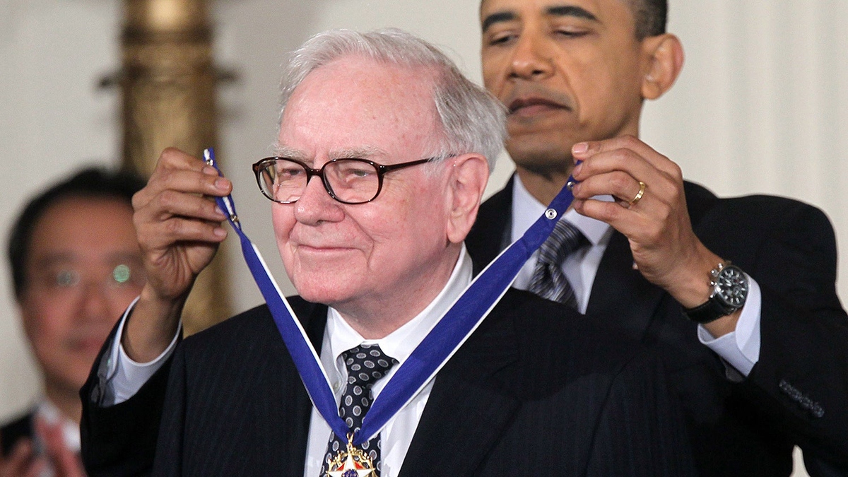 Ông Warren Buffett được cựu Tổng thống Barack Obama vinh danh về những đóng góp to lớn cho nước Mỹ.