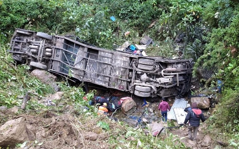 Một vụ tai nạn xe buýt. Ảnh minh họa: Polis news.