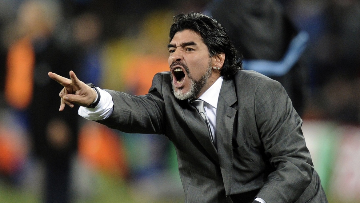 Huyền thoại Maradona khi dẫn dắt ĐT Argentina. (Ảnh: Getty). 