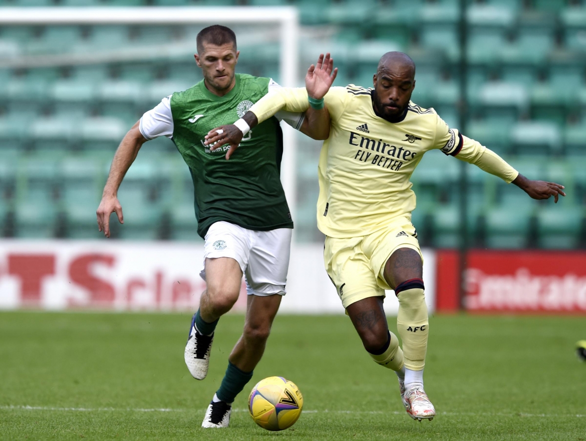 Ngày 13/7 (theo giờ Anh), Arsenal có trận giao hữu đầu tiên trước mùa giải 2021/2022 gặp Hibernian (Scotland).  