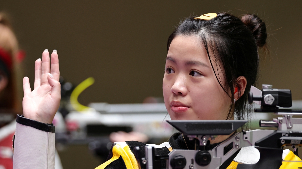 Yang Qian giành HCV đầu tiên của Olympic Tokyo 2020. (Ảnh: Reuters). 
