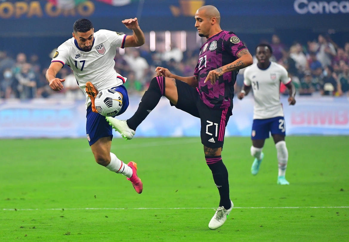 ĐT Mỹ (áo trắng) đăng quang chức vô địch Gold Cup sau trận thắng kịch tính trước Mexico. (Ảnh: Reuters). 