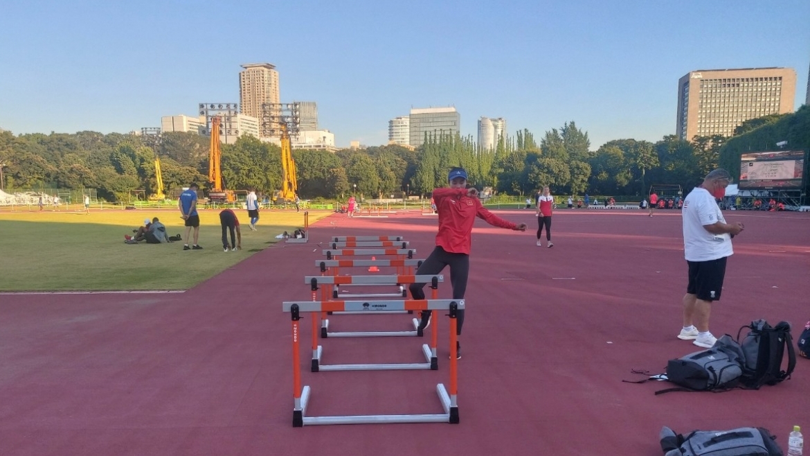 Trong quá khứ, điền kinh Việt Nam từng có Vũ Thị Hương vượt qua vòng sơ loại Olympic Bắc Kinh 2008 nhưng sau đó dừng bước ở vòng loại.