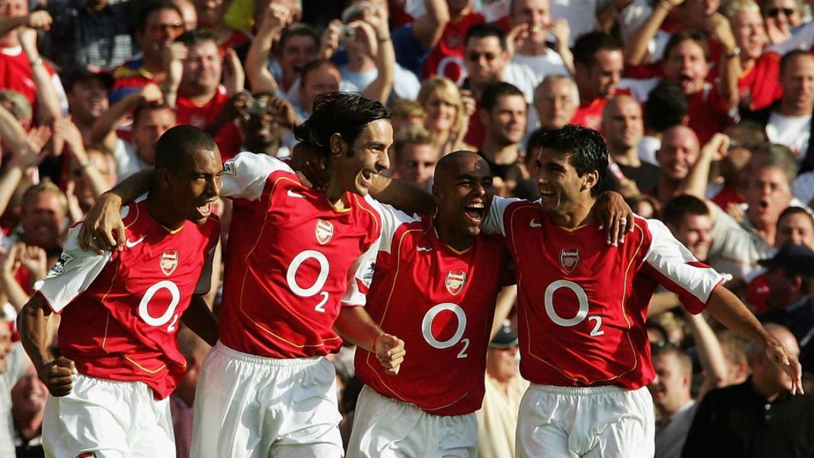 Hình ảnh từ chiến thắng đáng nhớ của Arsenal 17 năm trước. (Nguồn: Getty). 