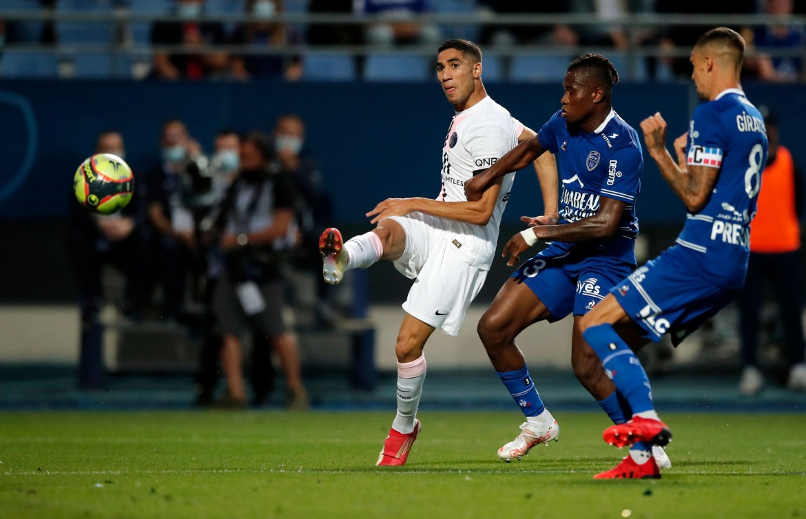 Tân binh trị giá 60 triệu Euro - Hakimi ghi bàn ngay trong trận thứ 2 ra sân cho PSG. (Ảnh: Reuters). 