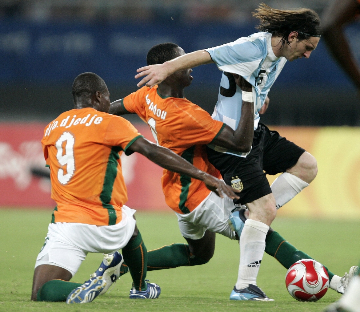 Messi trong trận đấu Olympic Bờ Biển Ngà - Olympic Argentina cách đây 13 năm. (Ảnh: Reuters). 