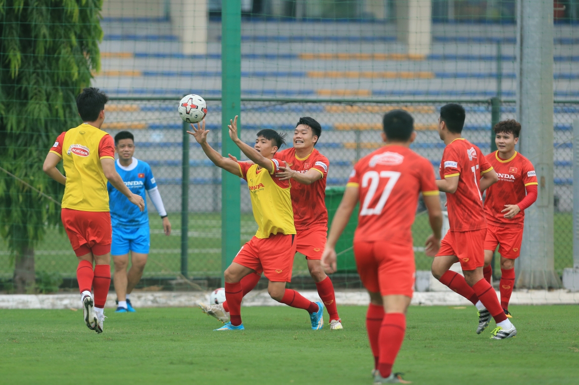 Ở buổi tập này, ĐT Việt Nam chỉ thiếu vắng Tiến Linh do tiền đạo của Bình Dương đang có biểu hiện quá tải. 