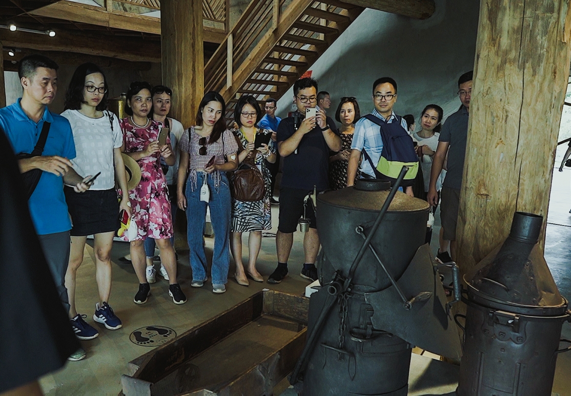 Du khách tham gia tour du lịch cà phê tại Đắk Lắk. Nguồn: Phạm Hoài Nguyên Anh