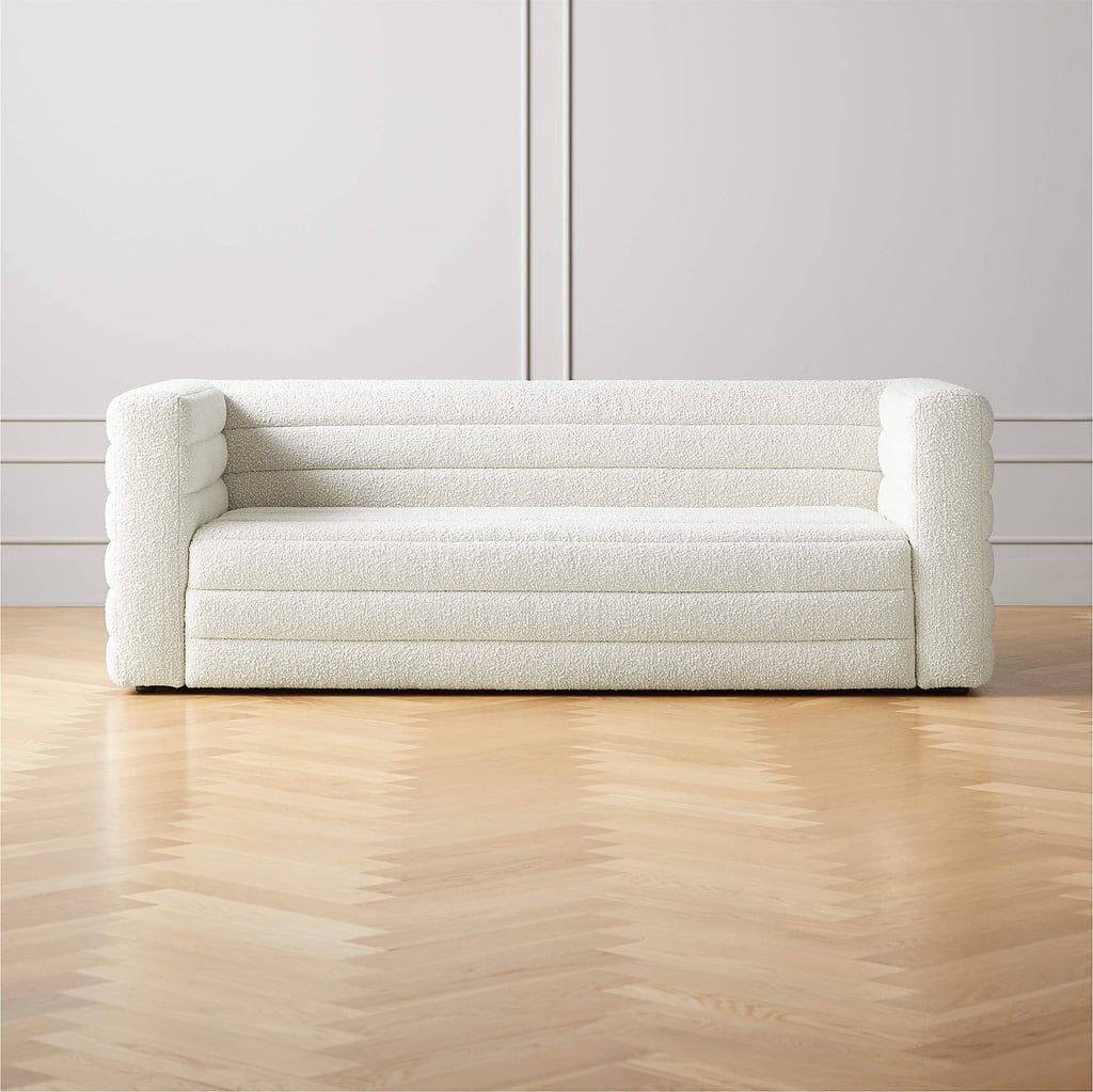 Loại sofa xốp mềm này cũng rất được yêu thích bởi trọng lượng nhẹ nhưng vẫn đảm bảo sự êm ái.