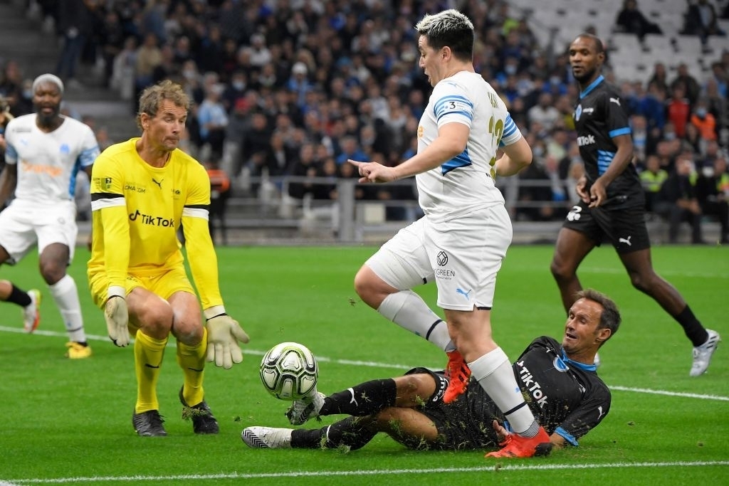 Cựu cầu thủ Arsenal - Samir Nasri tham gia trận đấu sau khi tuyên bố giải nghệ cách đây chưa lâu, anh đã tăng cân khá nhiều so với thời điểm còn thi đấu đỉnh cao. 