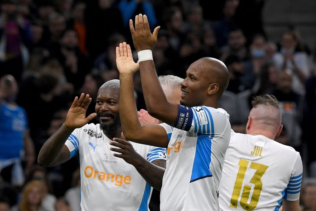 Trận đấu khép lại với chiến thắng 7-4 cho đội các ngôi sao Marseille. Drogba là người ghi được 1 hat-trick. Nhiều người nói vui rằng Drogba là "hung thần" với HLV Wenger ngay cả khi đã giải nghệ. Khi còn chơi cho Chelsea, cựu ngôi sao người Bờ Biển Ngà thường xuyên ghi bàn vào lưới Arsenal được dẫn dắt bởi chiến lược gia người Pháp. 