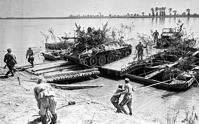 Lực lượng Hồng quân trong chiến dịch Bagration. Ảnh: Russianinphoto.