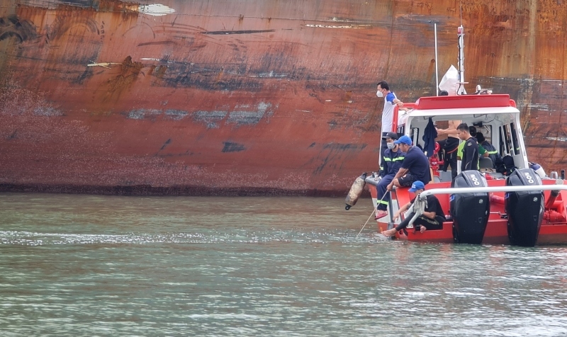 Lực lượng chức năng đang khẩn trương tìm kiếm nạn nhân mất tích. Ảnh: Công an TP.HCM cung cấp