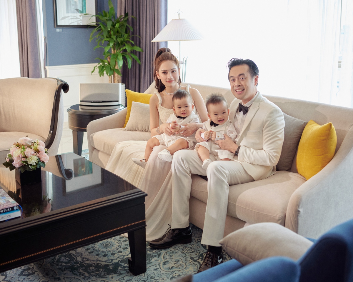 Dương Khắc Linh - Sara Lưu chia sẻ cả hai giống bố mẹ ở điểm thích và nhạy cảm với âm nhạc, có gu âm nhạc và bài hát nào thích sẽ thích thú nghe và cười tươi nhảy theo, nếu không đúng bài tủ sẽ quay đi hoặc khóc để ba mẹ đổi bài khác. 