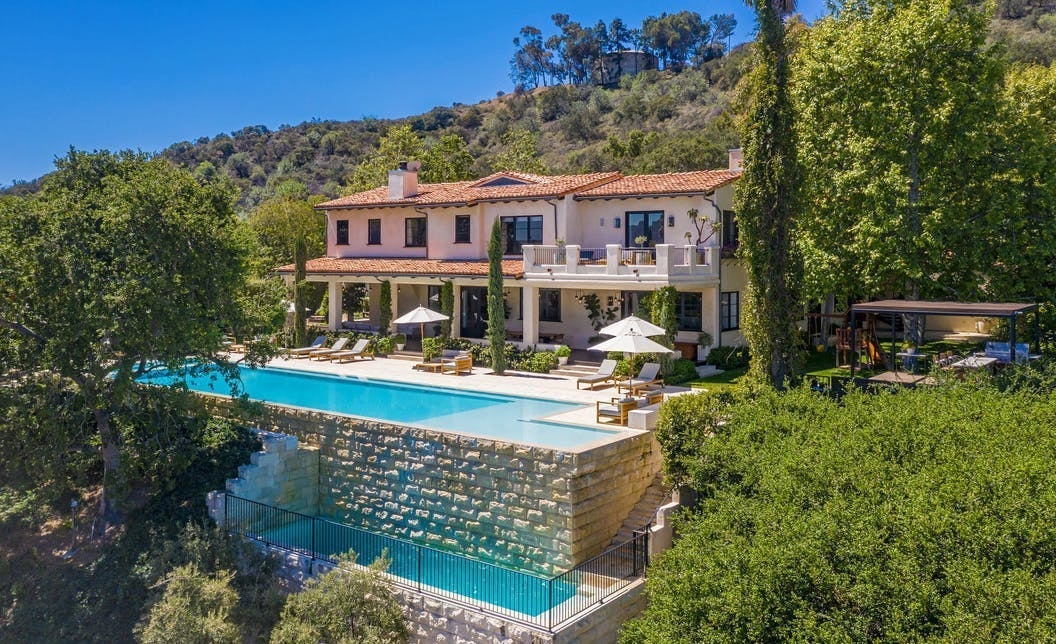 Căn biệt thự nằm ở Hollywood Hills có giá 35 triệu USD của vợ chồng Justin Timberlake và Jessical Biel.