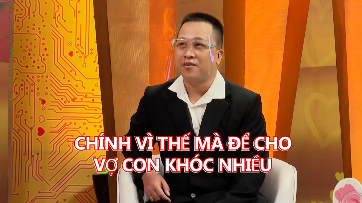 Khởi đầu tình yêu ngọt ngào, mãnh liệt là vậy, nhưng khi về chung một nhà Thu Mai lại không ít lần “vỡ mộng” hôn nhân, khóc thầm tủi thân vì sự vô tâm của chồng. 