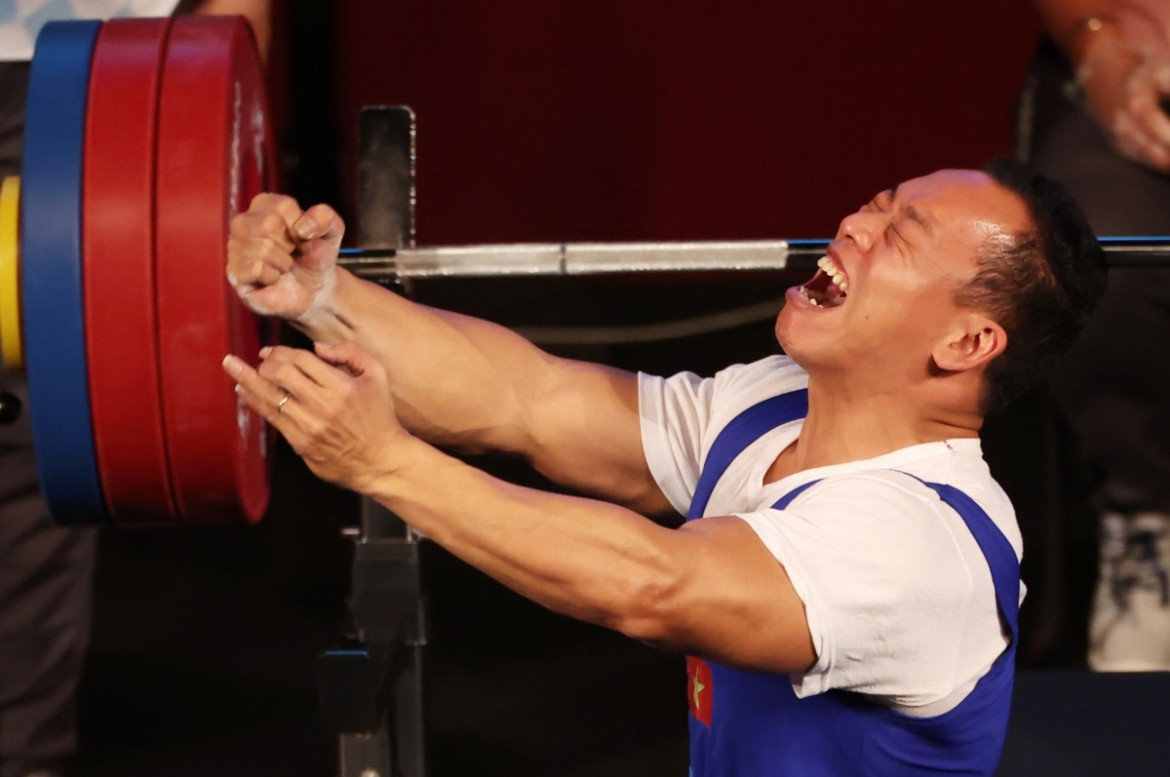 Lực sĩ Lê Văn Công từng đoạt HCV Paralympic Rio 2016 và HCB Paralympic Tokyo 2020. (Ảnh: Reuters)