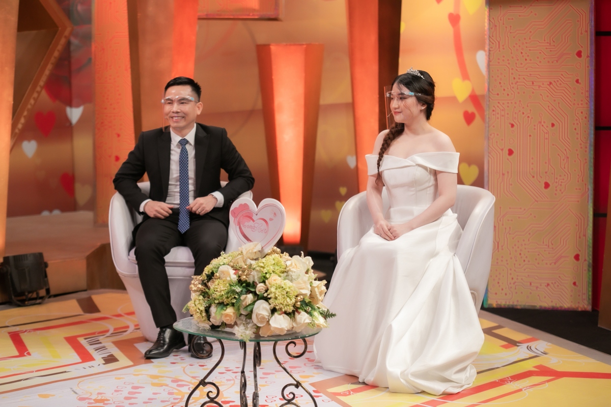 Khách mời trong chương trình "Vợ chồng son" tập 432 là cặp vợ chồng bác sĩ Nguyễn Ngọc Đức và Nguyễn Bảo Trân. 