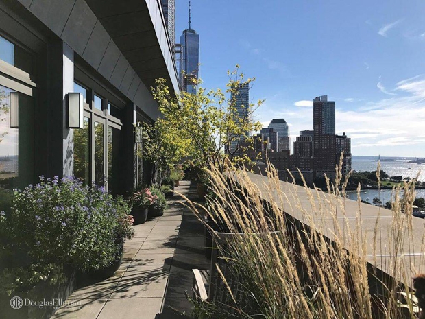 Căn hộ áp mái có tầm nhìn 360º ra thành phố New York. 