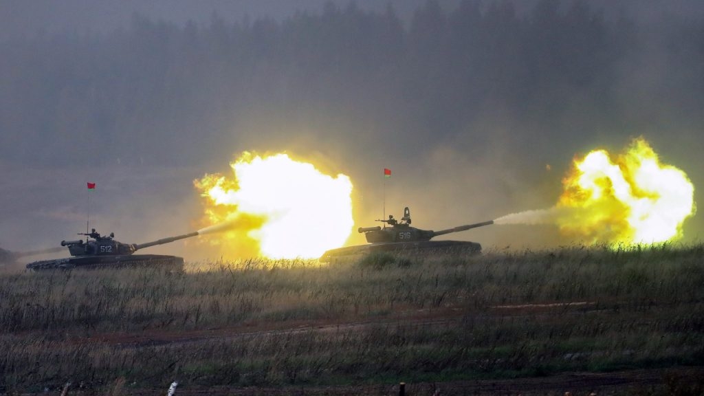 Xe tăng T-72B trong cuộc tập trận quân sự chung Zapad 2021 giữa Nga và Belarus tại thao trường Mulino ở vùng Nizhny Novgorod (Nga). Cuộc tập trận diễn ra từ 10-16/9/2021. Ảnh: TASS/Getty