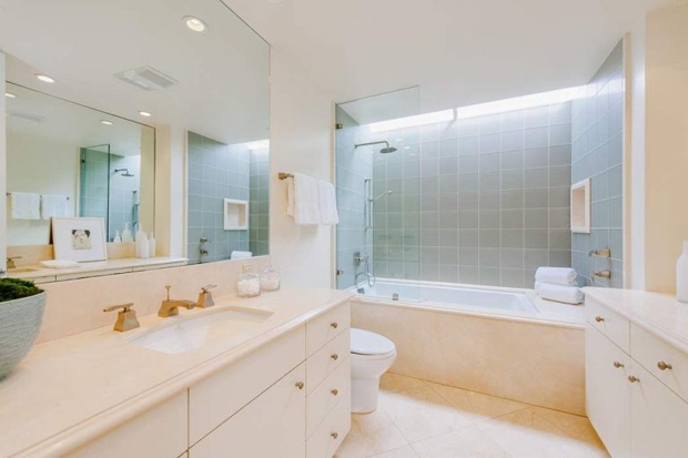Phòng tắm thư giãn như spa là điều bắt buộc trong bất kỳ ngôi nhà của những người nổi tiếng nào.