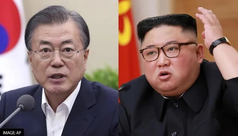 Tổng thống Hàn Quốc Moon Jae-in (trái) và Lãnh đạo Triều Tiên Kim Jong Un. Ảnh: AP.