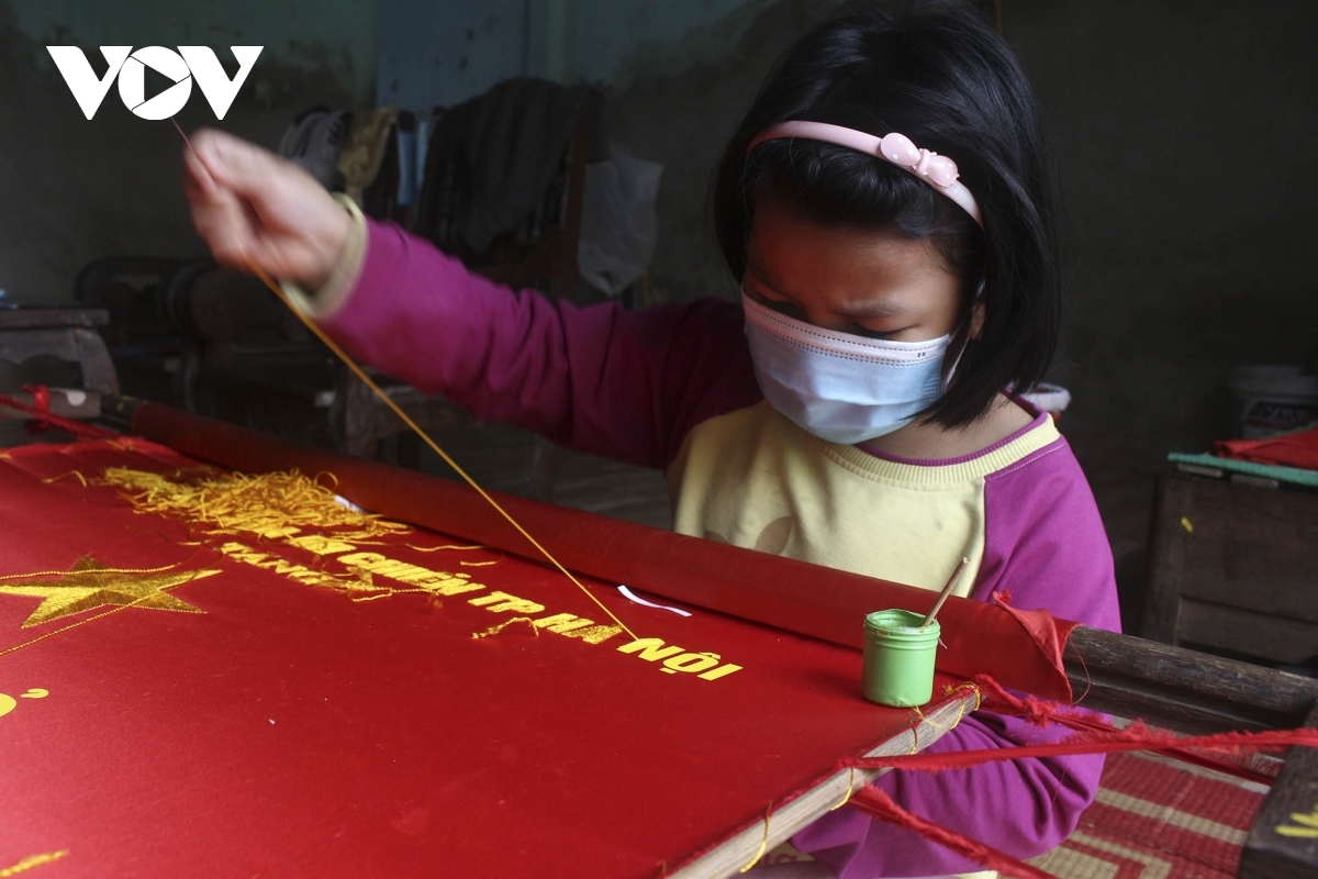 Huong says his family is the only household in the village to maintain the craft manually.