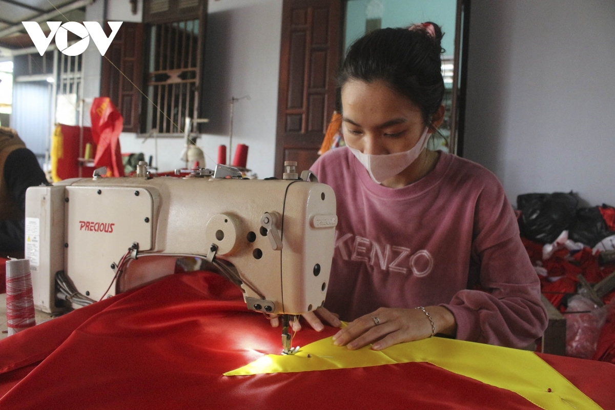 Located over 30 km south of Hanoi, Tu Van village has been renowned for making national flags for the past 70 years.