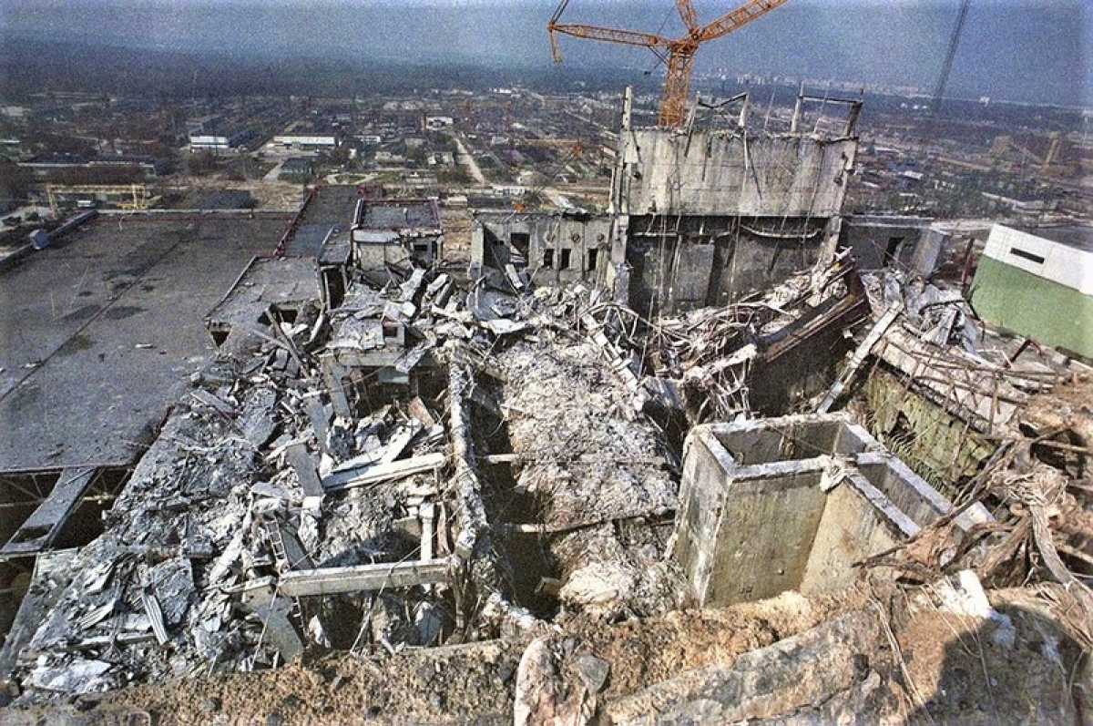 Vụ nổ Chernobyl làm lò phản ứng số 4 bị phá hủy hoàn toàn. Ảnh: theatlantic.com