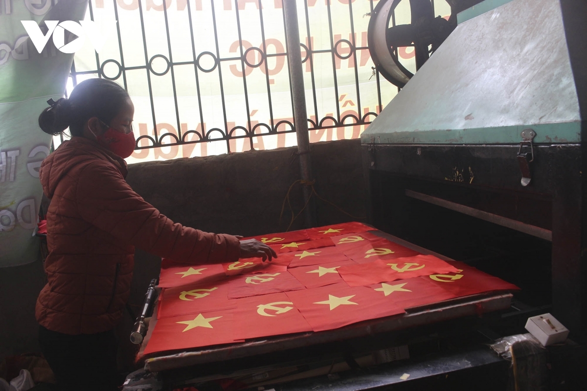 Since then, millions of flags produced by the craftsmen of Tu Van village have been shipped to localities nationwide for important national celebrations.