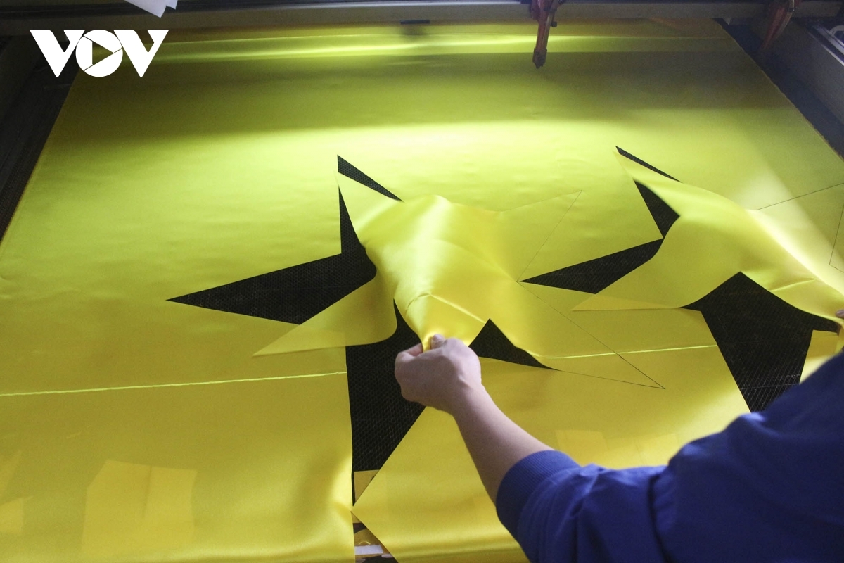 Today, many families in Tu Van village continue the tradition of producing national flags.