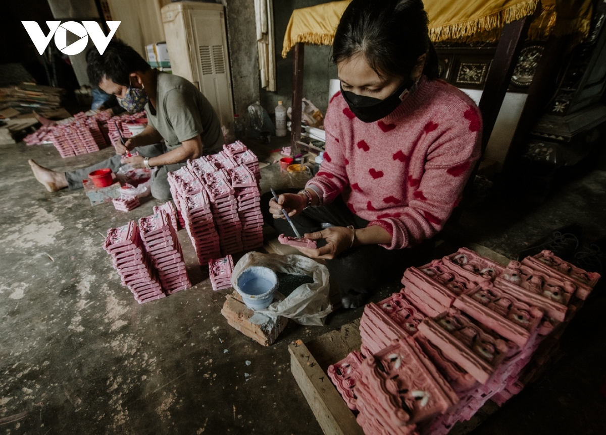 They are then burnt in kilns to impart hardness and strength before being painted in order to produce the final products.