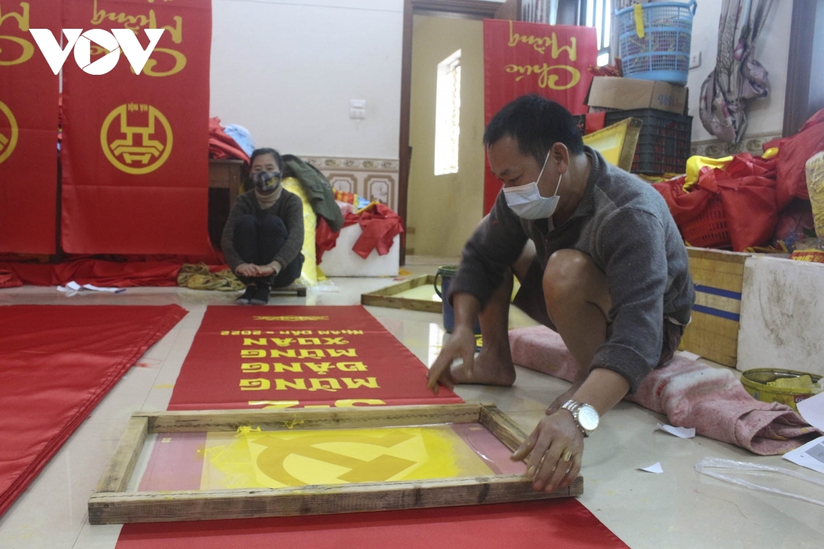 According to local craftsman Dang Hong Huong, compared to last year, the number of orders has significantly decreased due to the COVID-19 pandemic.