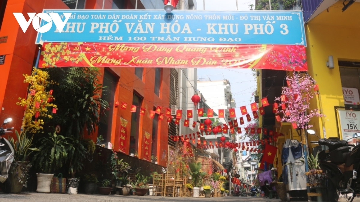 The jubilant atmosphere of the largest festival in Vietnam is prevailing in every corner of the city.