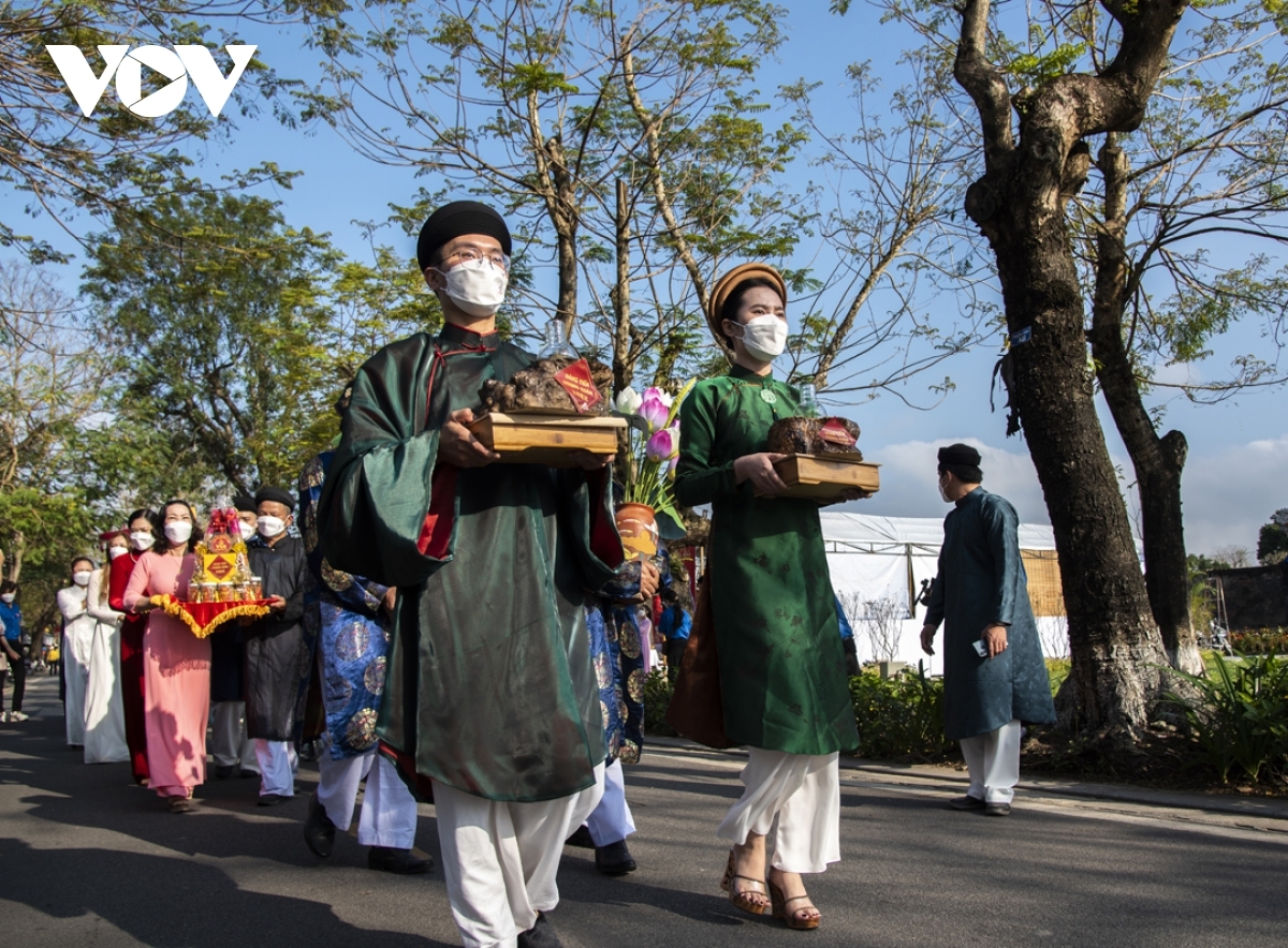 During the course of the occasion, a number of traditional crafts, specialties, and typical products of local craft villages, businesses, and localities were introduced to guests.