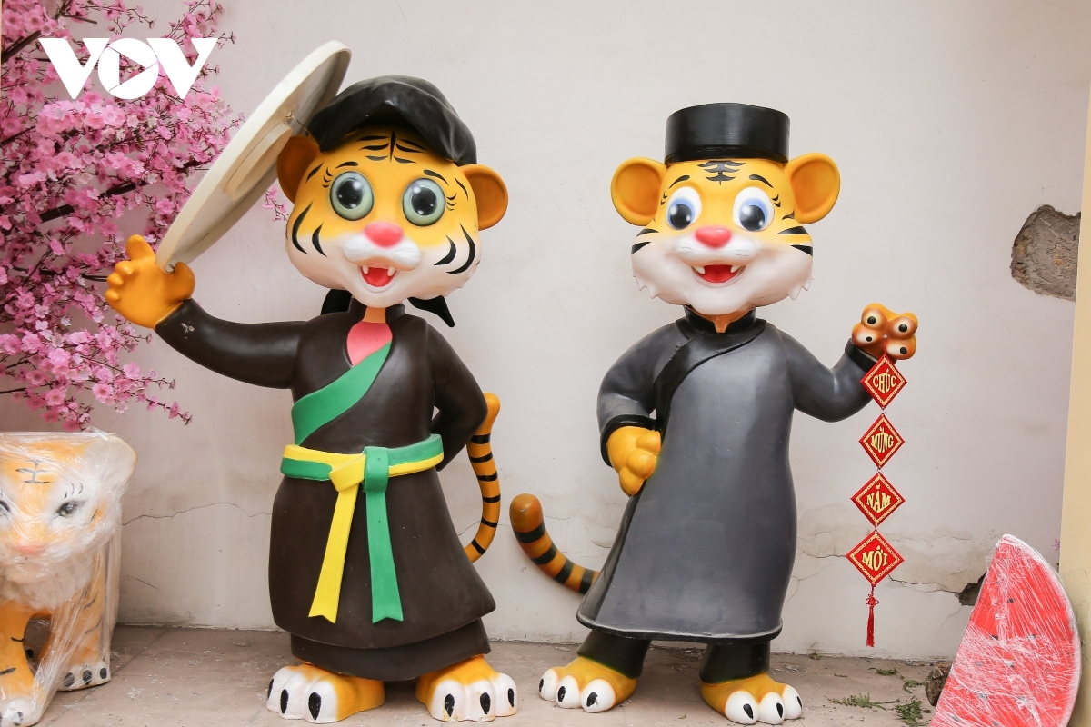 Each of the figurines displays the friendliness of local people in Bac Ninh province.