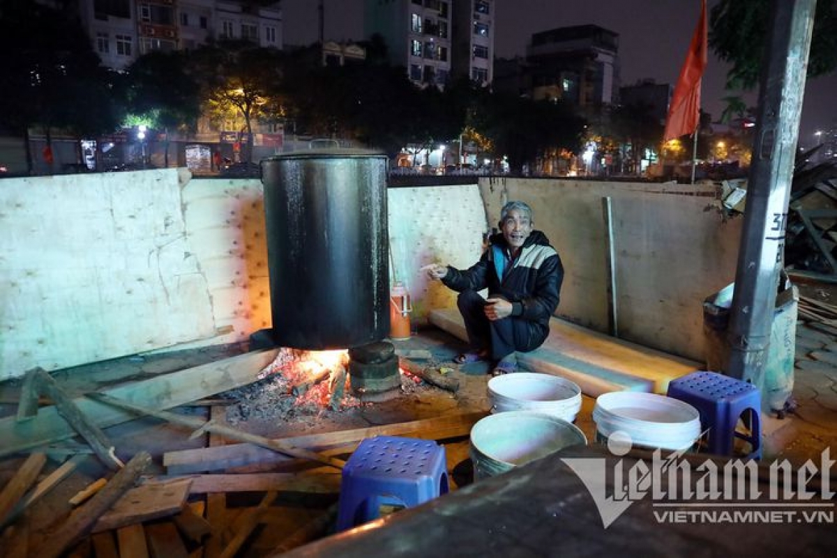 It is normal for local people to spend approximately 12 hours through the night to boil Chung cake.