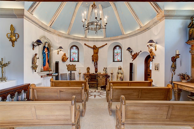  Nhà nguyện có mái vòm lưu giữ nhiều hiện vật.