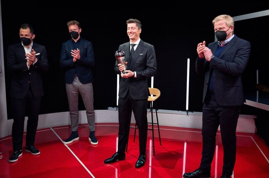 Robert Lewandowski nhận danh hiệu The Best 2021. (Ảnh: FIFA). 