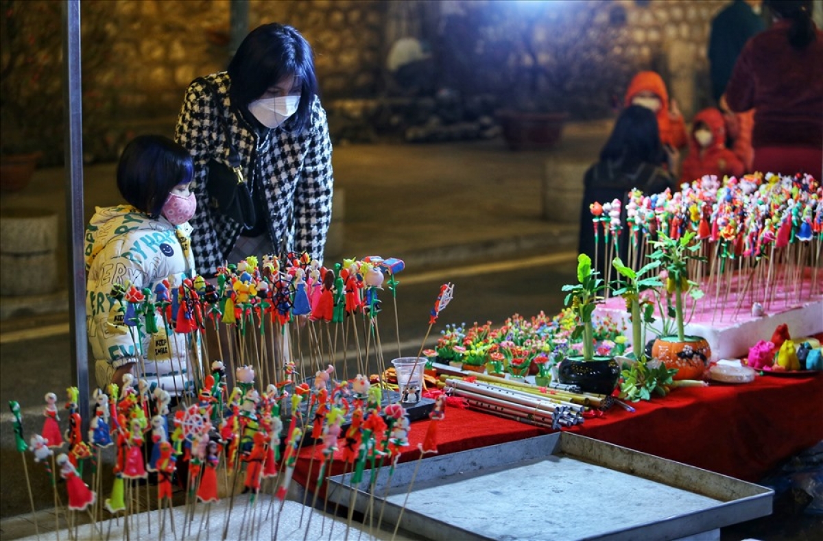 To he (toy figurines) are popular items in the Tet market.