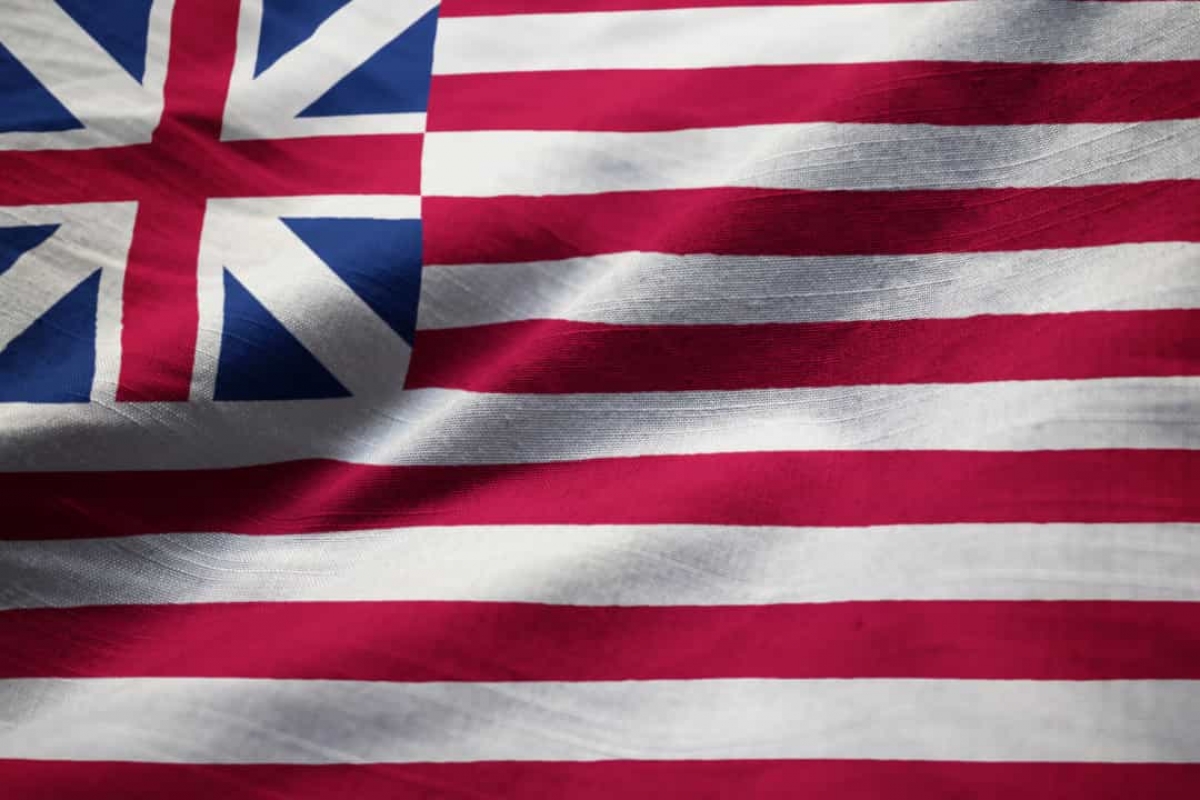 Lá cờ Grand Union Flag (Đại Đoàn Kết) được George Washington trưng bày lần đầu tiên vào ngày 1/1/1776. Đây được coi là quốc kỳ đầu tiên của Mỹ.