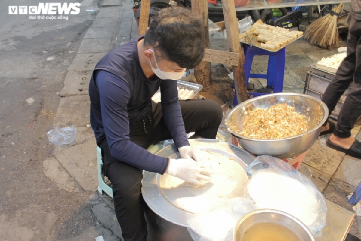 The owner of a spring roll store says the amount of orders is only half of what was recorded last year.